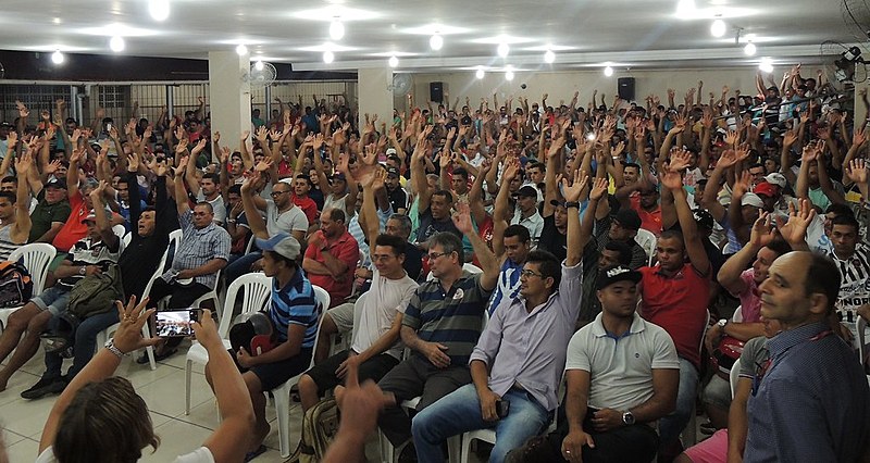 Em Assembleia, mais de 700 trabalhadores da construção civil decidiram por implantação de dissídio coletivo junto à Justiça do Trabalho.