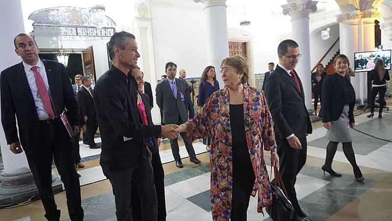 Neto de Allende, Pablo Sepúlveda, entregou carta à Michelle Bachelet durante sua visita à Venezuela