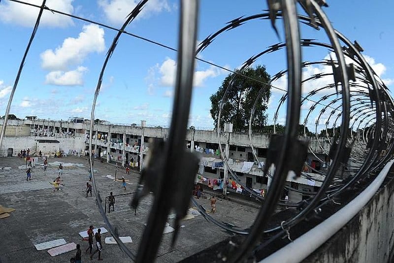 População carcerária do Brasil quase dobrou em dez anos