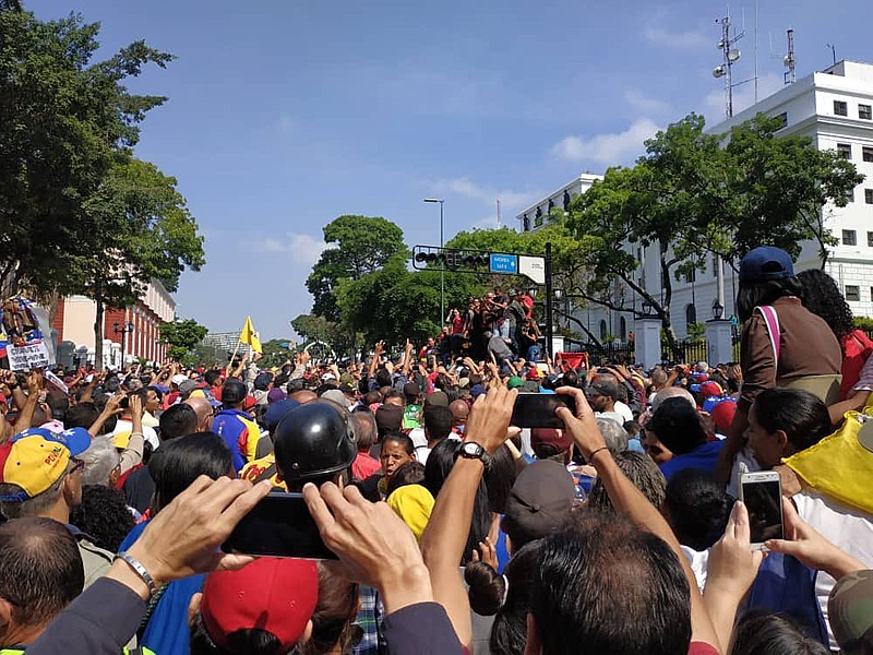 Do lado opositor, ministro de Relações Exteriores colombiano diz que Grupo de Lima está se mobilizando e deve reunir-se