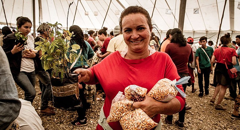 A troca de mudas e sementes também marcou o encerramento da 16ª Jornada de Agroecologia