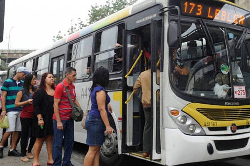 Apesar da lei que proíbe a dupla função de motorista e cobrador ter sido sancionada no final de 2017, ainda não foi implementada na prática