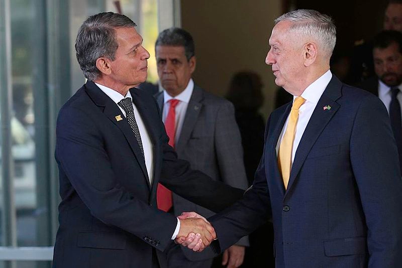 James Mattis com o ministro da Defesa, Joaquim Silva e Luna. Roteiro do secretário de defesa inclui a Argentina, Chile e Colômbia
