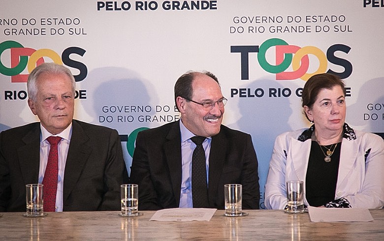 Referências à ideologia do Estado mínimo, defendida por Margaret Thatcher, apareceram em vários momentos da fala de Sartori (centro)