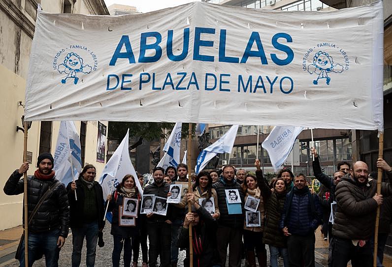 A organização de direitos humanos se dedica a buscar os netos e as netas desaparecidos na ditadura militar argentina (1976-1983)