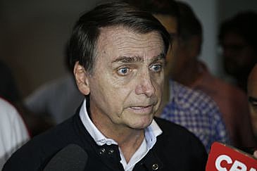 Governo Bolsonaro começa com escândalos