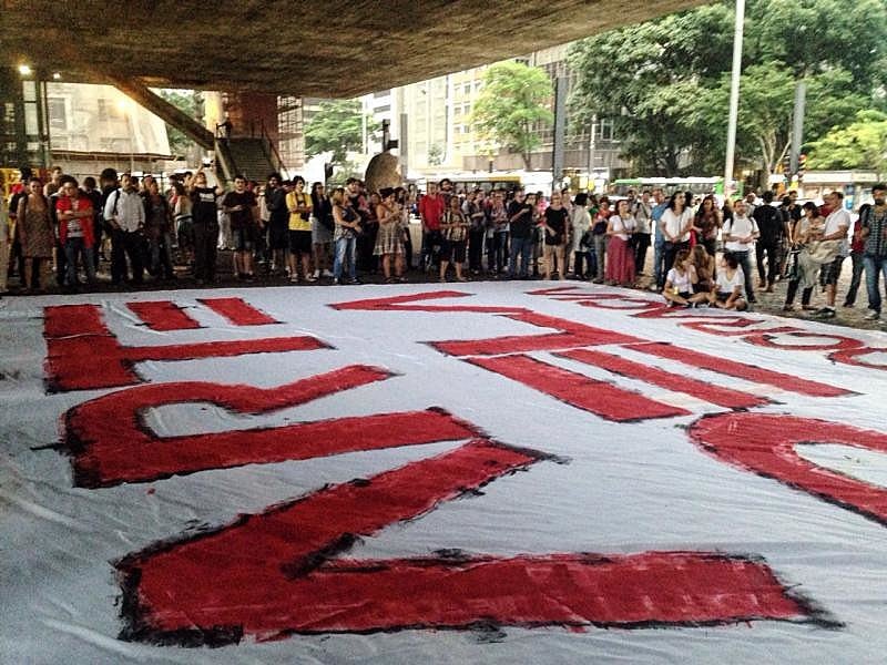 "Vigília da Democracia" reúne artistas no vão do MASP