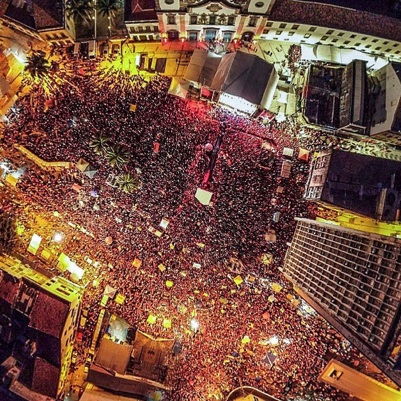 Festival Lula Livre no Pátio da Igreja Nossa Senhora do Carmo, no centro do Recife.