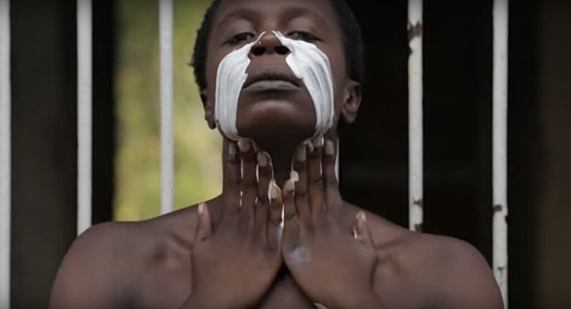 Cenas do filme "Kbela", de Yasmin Thayná