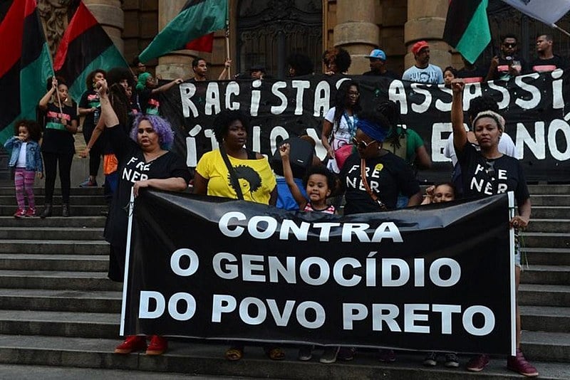 O país e seus administradores não conseguem solucionar a “maldição" da casa grande e senzala. Qualquer crise empobrece os mais pobres.