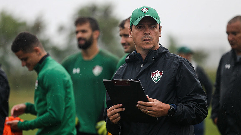 O treinador tricolor busca fazer com que suas equipes joguem sem chutões, com bola no chão