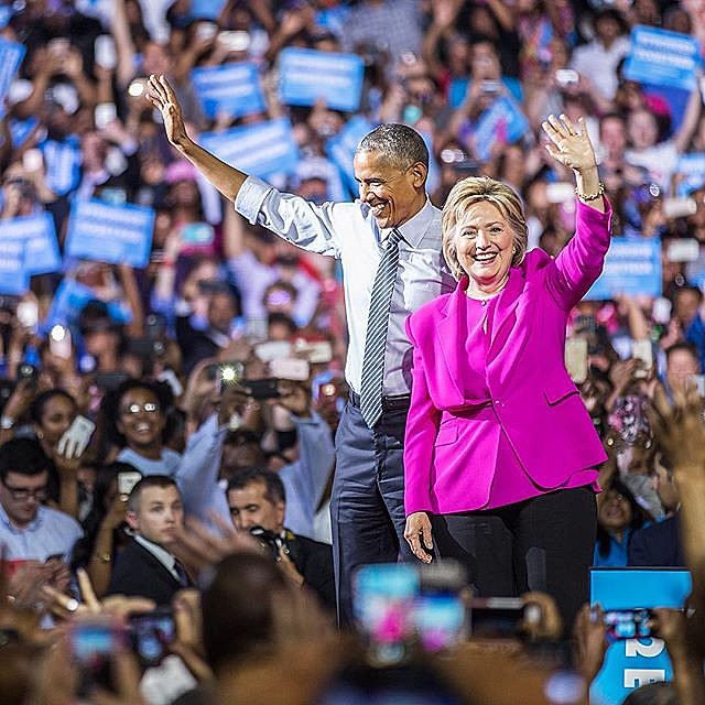 Barack Obama e Hillary Clinton durante evento de campanha nesta terça-feira