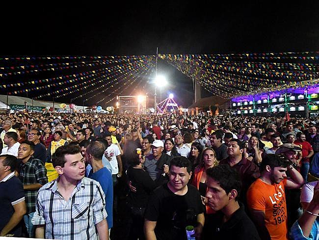 Além do forró, a programação conta com quadrilhas juninas, roda de samba e mais