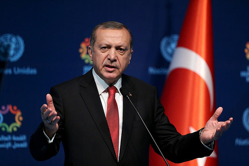 Governo da Turquia ordena fechamento de 131 grupos de mídia