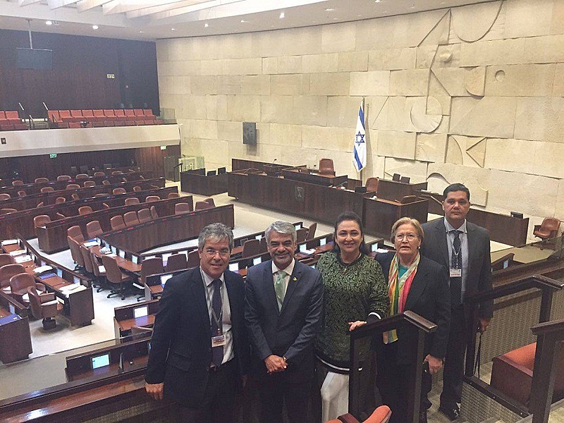 Senadores Jorge Viana e Humberto Costa do PT, Kátia Abreu (PMDB), Ana Amélia (PP) e Ricardo Ferraço (PSDB) no Knesset, Parlamento israelense