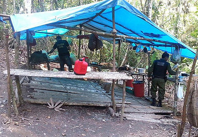 Rurópolis, estado de Pará, Brasil - Policías Civil y Militar rescatan personas en situación de trabajo esclavo