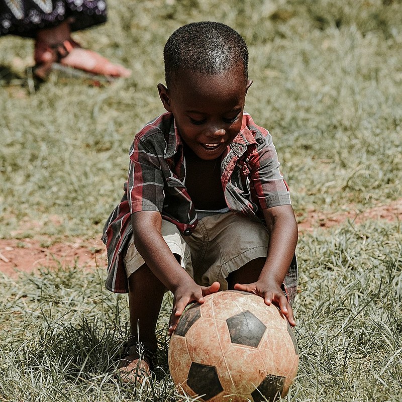 "Cada vez mais comum menino querer ser jogador de futebol, cantor ou artista de televisão", diz Mouzar