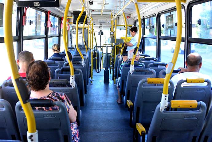 A empresa Viação MobiBrasil está testando cinco veículos sem cobradores