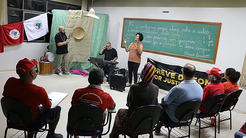 Durante a semana, os grevistas receberam visitas de solidariedade de políticos, religiosos e movimentos populares