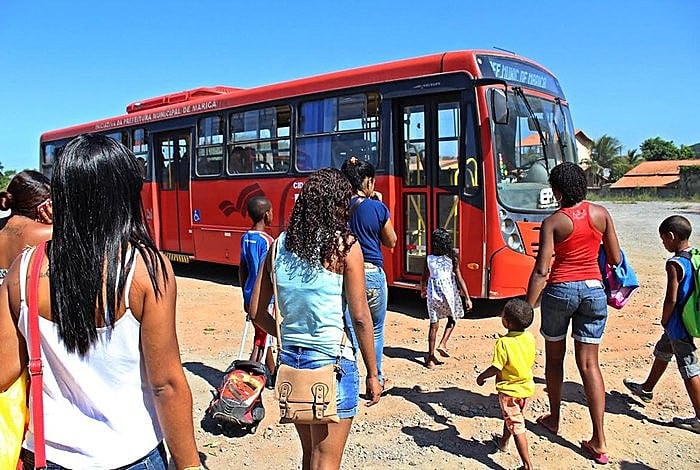 Centenas de pessoas ficaram sem transporte depois que a Justiça proibiu ônibus gratuito em Maricá
