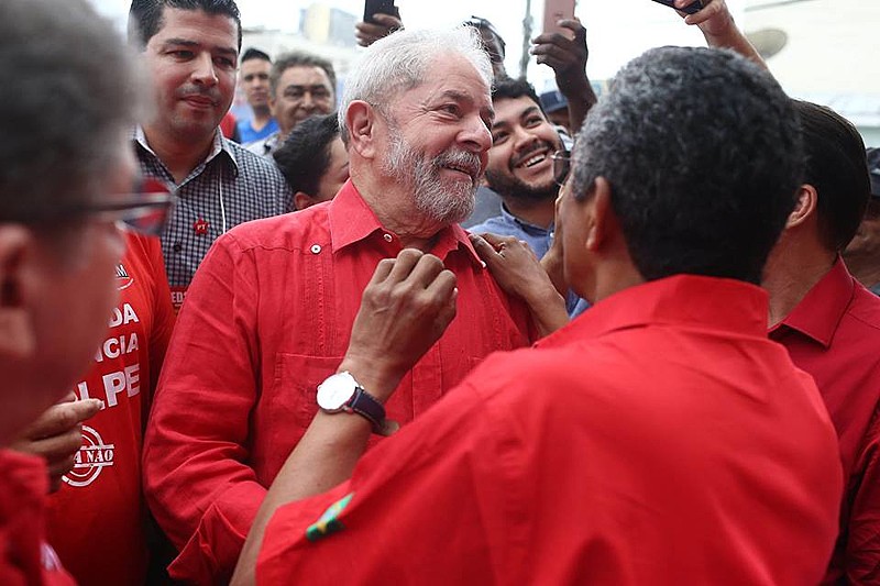Lula após votação para a escolha da nova direção do PT, em São Bernardo do Campo, em abril