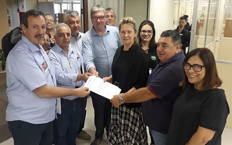 Trabalhadores entregaram pedido na Secretária de Trabalho e Assistência Social