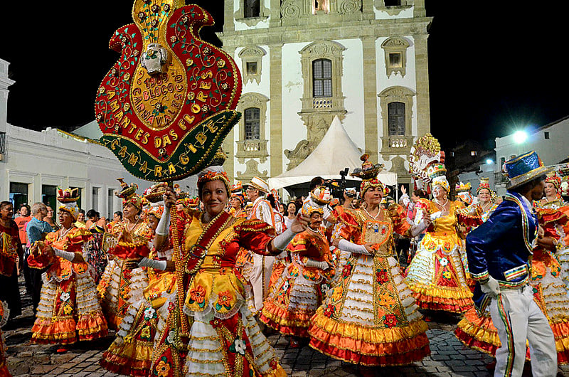 No Recife e em Olinda as prévias de blocos tradicionais reúnem centenas de pessoas.