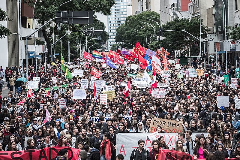 Cabe destacar que tanto FHC, assim como Temer, tiveram problemas na condução política