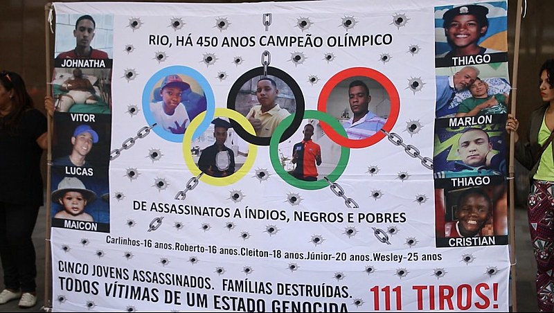 Imagem de ato realizado em maio deste ano no Rio, em protesto pelo assassinato de 5 jovens mortos pela Polícia Militar com 111 tiros de fuzil