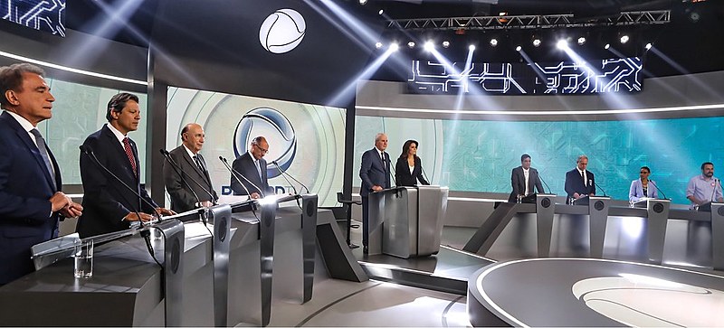 Candidatos participam de debate eleitoral na TV Record