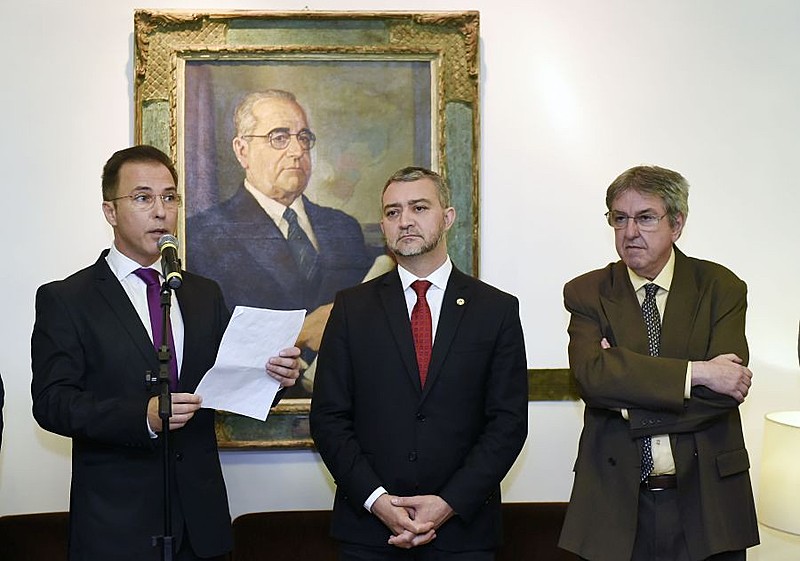 Deputado Luis Augusto Lara (PTB) e presidentes do Legislativo, Edegar Pretto (PT), e do Judiciário, Luiz Filipe Silveira Difini