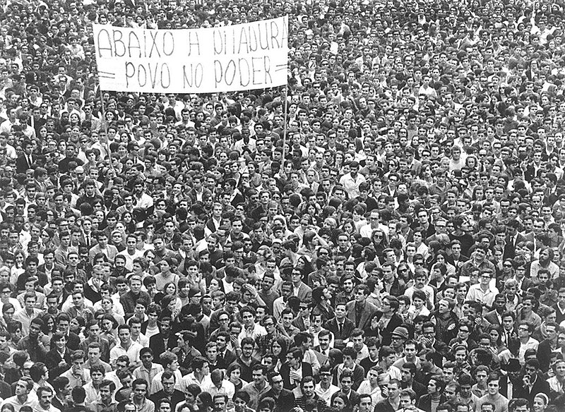 Em 1979, promulgada pelo presidente João Batista Figueiredo em 28 de agosto, a Lei da Anistia, em plena ditadura militar brasileira.