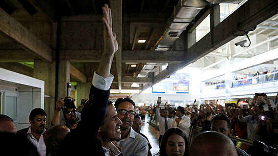 Líder da oposição venezuelana confirma que volta ao país aconteceu de forma pacífica e dentro da normalidade