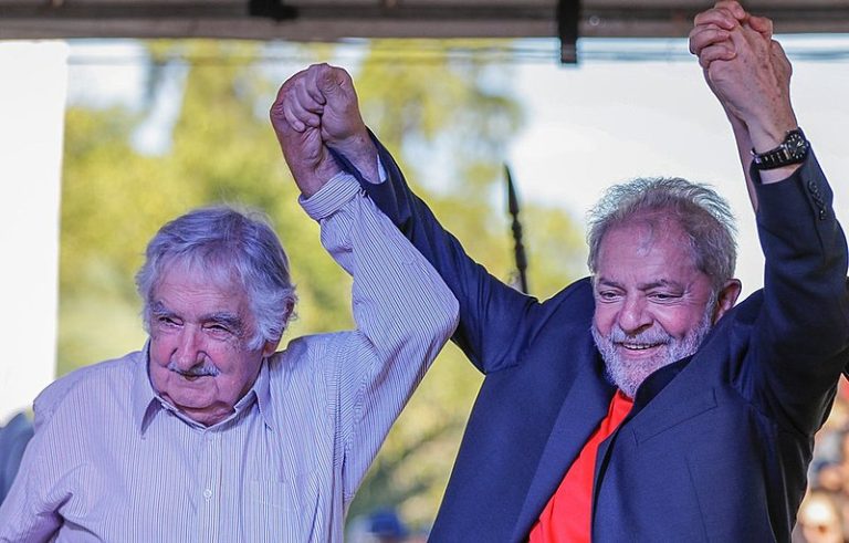 Quatro ex-presidentes sul-americanos se reúnem em caravana de Lula pelo Sul do Brasil