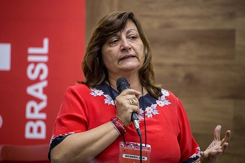 Durante visita de Mônica Valente, Lula cobrou do povo brasileiro a luta em defesa da soberania nacional e do petróleo.