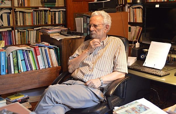 Enrique Dussel, filósofo e crítico teológico, em sua casa na Cidade do México