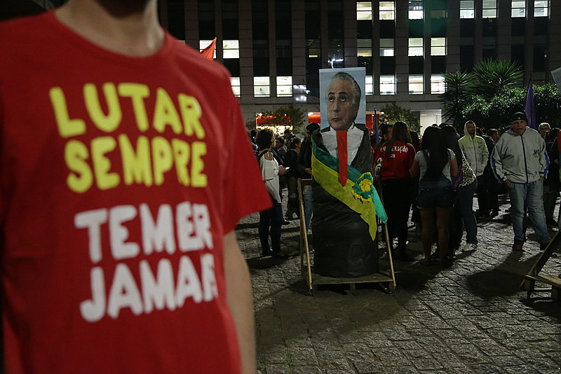 "Vai ficando bem claro o que estava por trás do golpe contra a democracia brasileira e quem lucra com ele"
