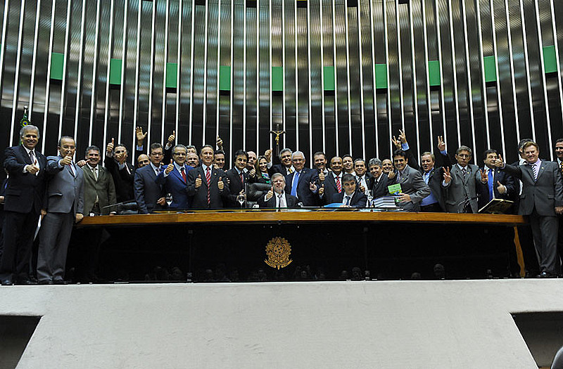 Jamais enfrentadas, essas elites atrasadas, que explicam o crônico subdesenvolvimento brasileiro, tiveram o poder ampliado após o golpe
