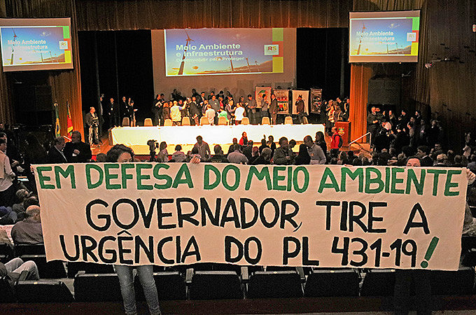 Teatro Dante Barone sediou audiência pública nesta segunda-feira (21)