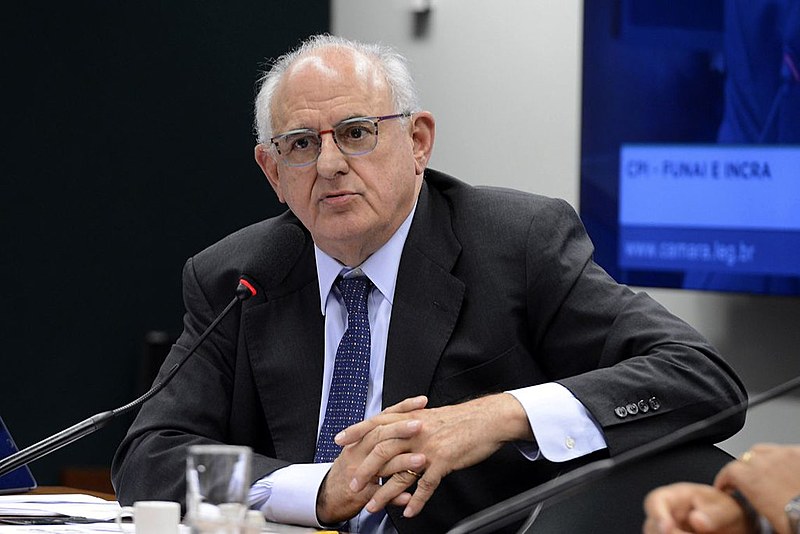 Jobim disse considerar "controversos em termos de prova" os processos contra o ex-presidente Lula