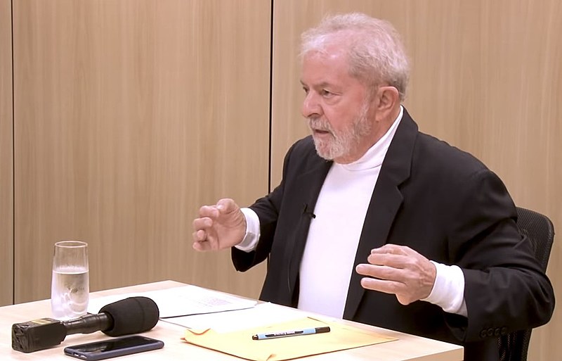 Ex-presidente Lula durante entrevista aos jornalistas Mino Carta e Sérgio Lirio, da Carta Capital