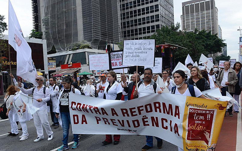 Movimento cobrou condições de trabalho e atendimento, além de reposição salarial e revogação da Emenda Constitucional 95.