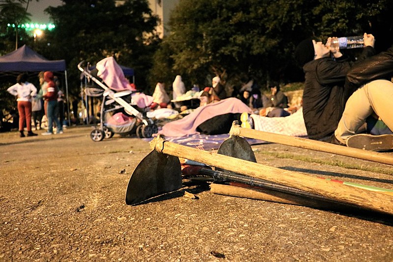 Ocupação em terreno no Anhangabaú, em São Paulo, reuniu 300 pessoas