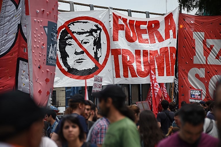 A marcha contra o G20 aconteceu na tarde dessa sexta-feira (30), no centro de Buenos Aires, e reuniu integrantes da esquerda do continente