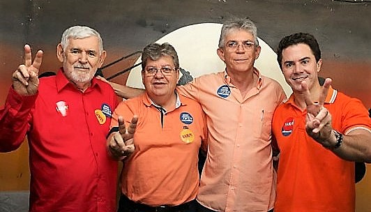 Da esquerda para a direita temos: Luiz Couto, João Azevedo, o governador Ricardo Coutinho e Veneziano Vital do Rego.