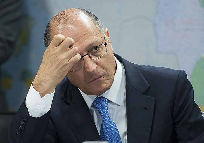 Geraldo Alckmin, presidenciável do PSDB, sofre questionamentos entre tucanos por não subir nas pesquisas
