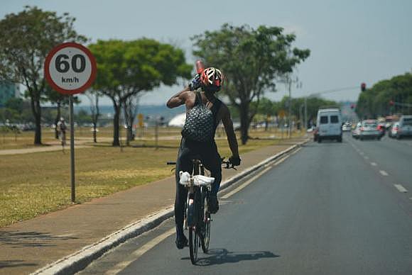 Número de ciclistas é cada vez maior nas capitais do país