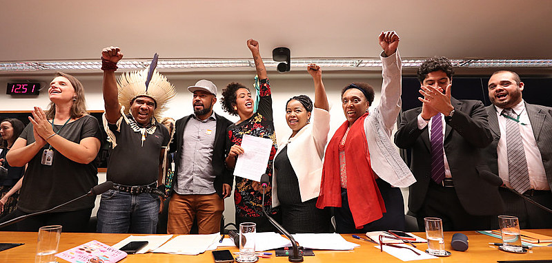 Representantes de entidades da sociedade civil organizada durante ato político na Câmara dos Deputados, em Brasília (DF)