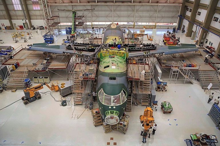 Bolsonaro aprova venda da Embraer à estadunidense Boeing