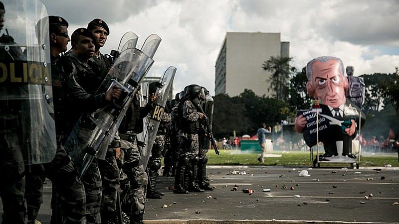 "Usar a polícia para cumprir ações políticas tem sido uma saída que varre o país de Norte a Sul, das questões agrárias às ações de saúde"